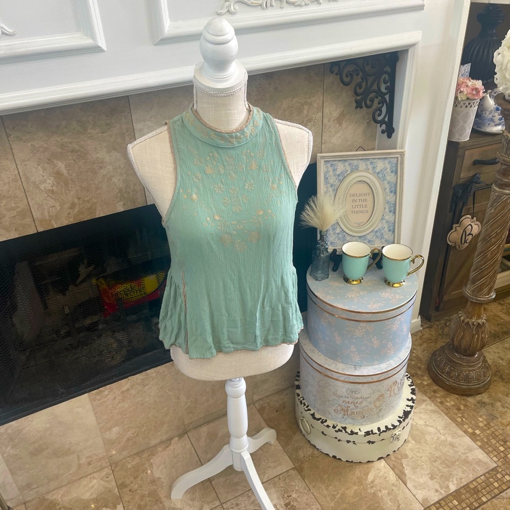 🛍️3/$25 SALE🛍️Rare & vintage blue/mint w/cream sleeveless blouse top